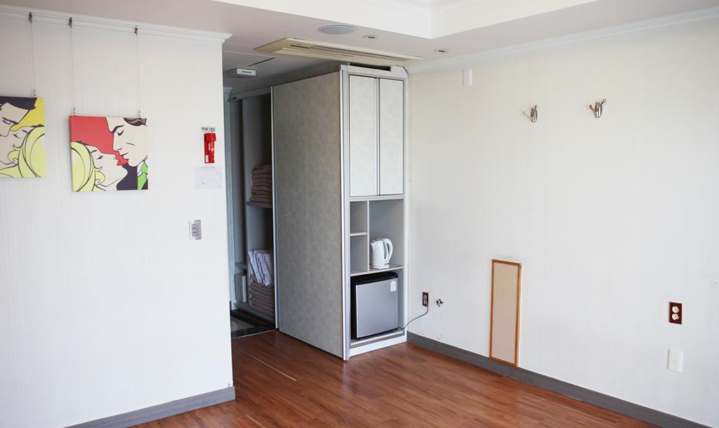 Tongyeong Bay Condo Hotel Exteriör bild