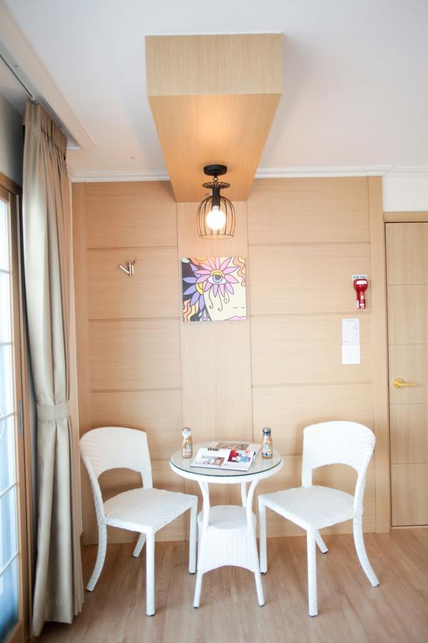 Tongyeong Bay Condo Hotel Exteriör bild