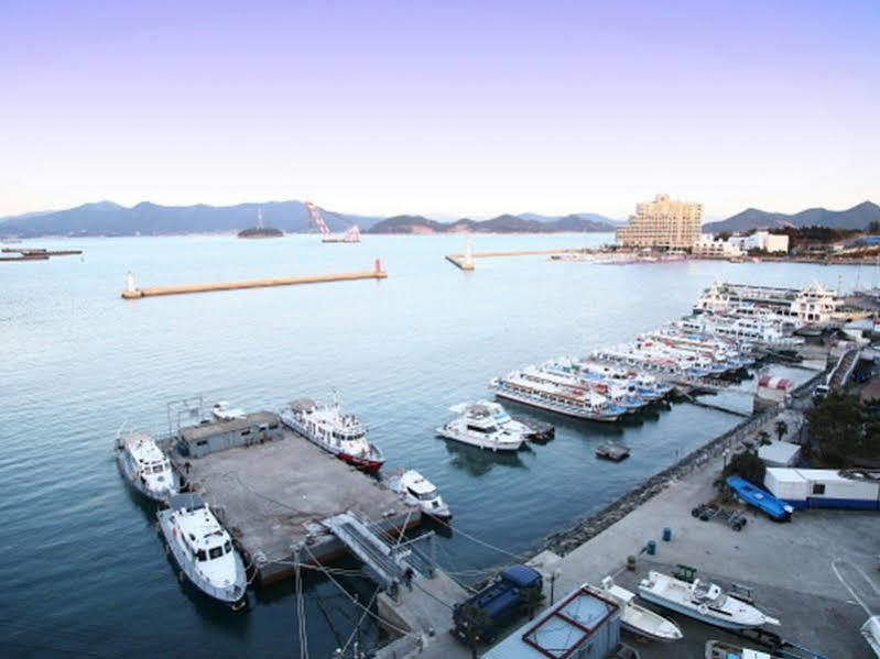 Tongyeong Bay Condo Hotel Exteriör bild