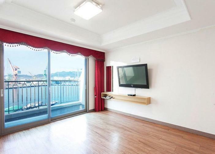 Tongyeong Bay Condo Hotel Exteriör bild